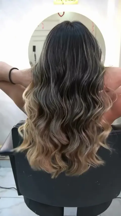 Balayage iluminado con ondas suaves